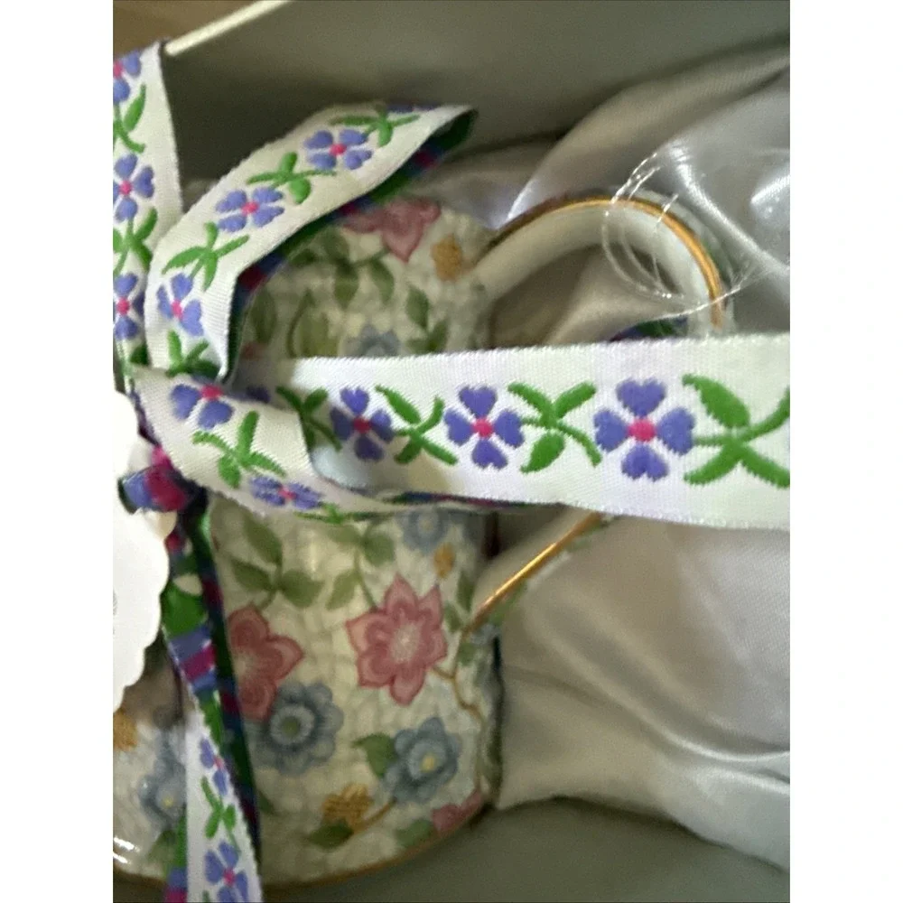 NIB Vintage‎ Chuitz Porcelain Watering Can with Floral Flowers & Gold Trim